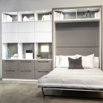 Lit escamotable blanc et gris ouvert de style moderne