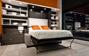 Lit escamotable ouvert avec divan