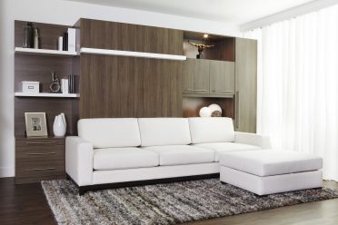 Lit escamotable en bois avec un divan blanc